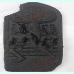 আক্কেলপুরে পুকুর সংস্কারের সময় প্রাচীন  কালো পাথরের মূর্তি উদ্ধার 